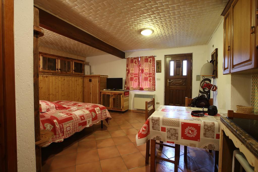 La Belette Apartment La Thuile Phòng bức ảnh